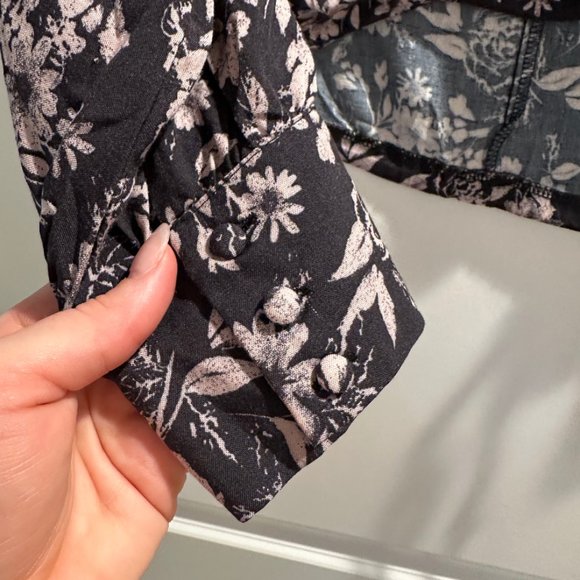 VICI Daily Devine Floral Drape Top - Picture 8 of 8